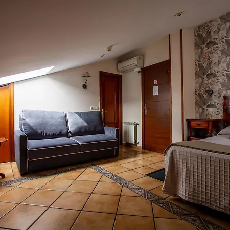 Πανσιόν Zumardi Deba